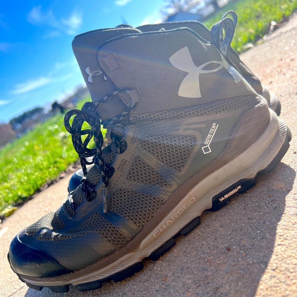 UnderArmour Verge Mid Gore Tex Hiking Shoe ⛰️